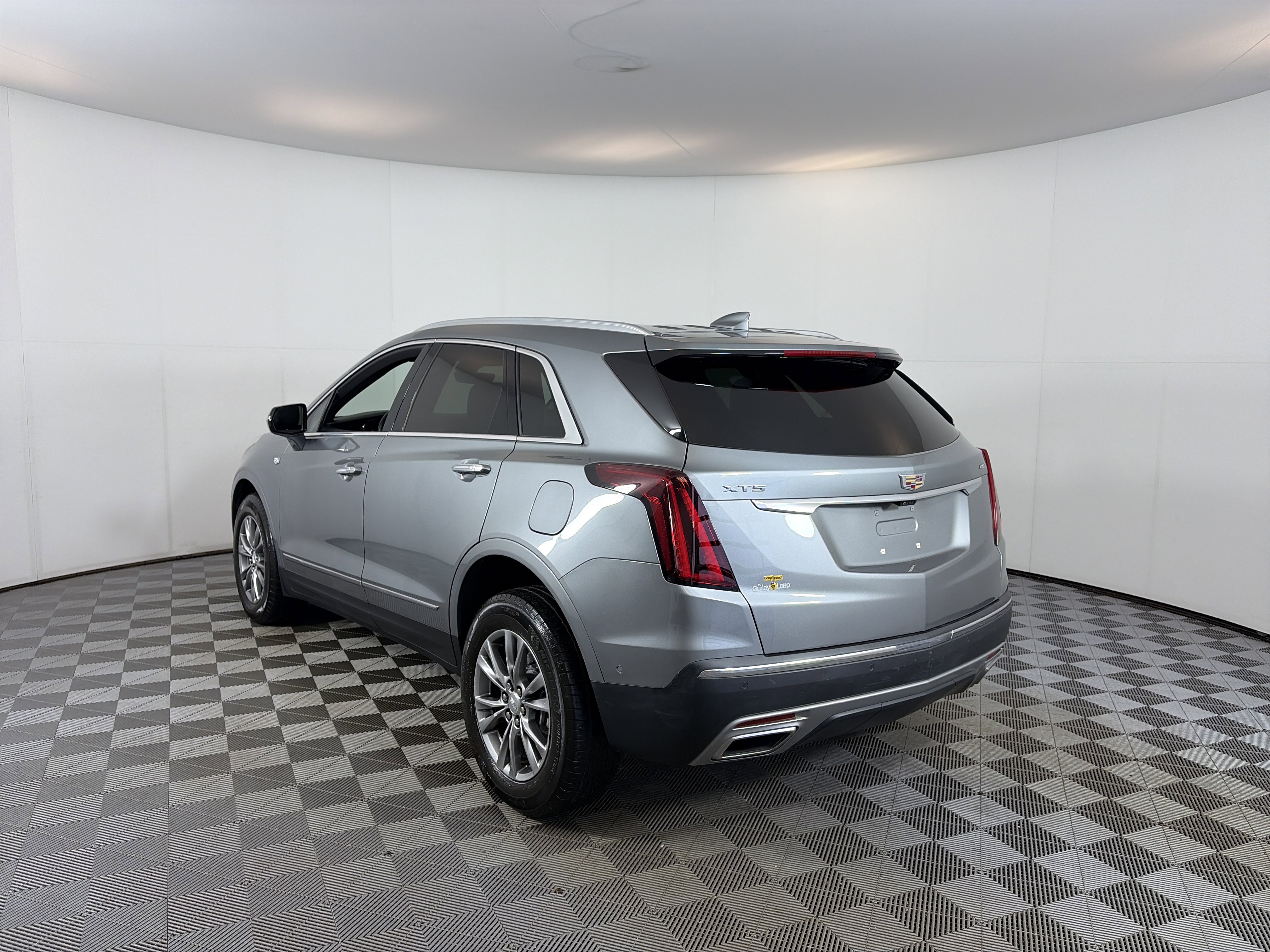 Used 2023 Cadillac XT5 Premium Luxury w/ Technology Package image 8