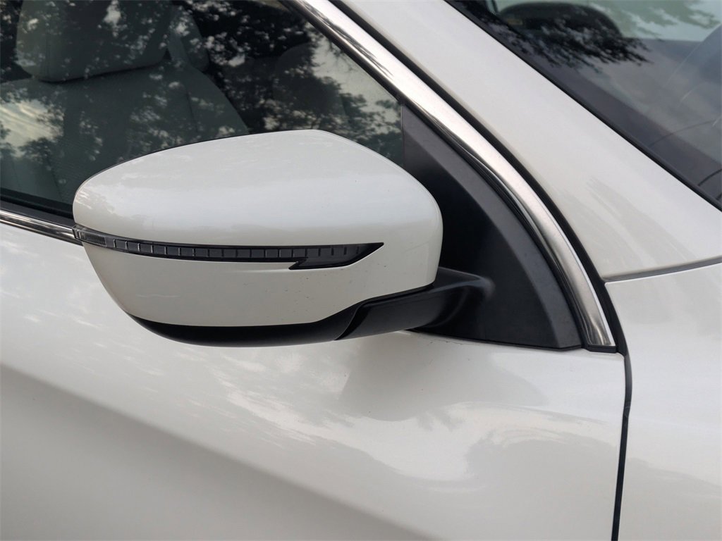 Used 2020 Nissan Rogue Sport SV image 10