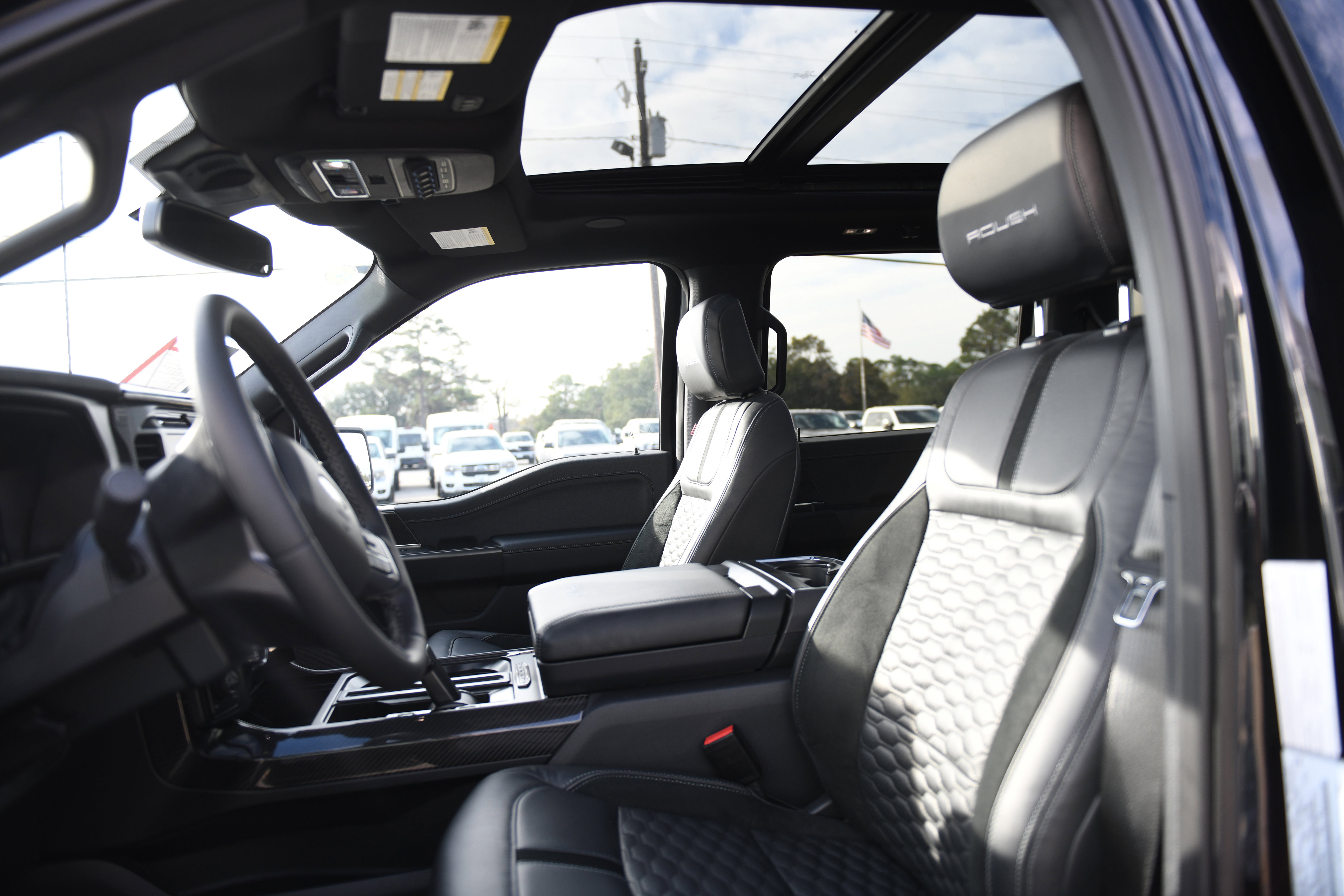 New 2025 Ford F150 Lariat w/ Equipment Group 502A High image 35