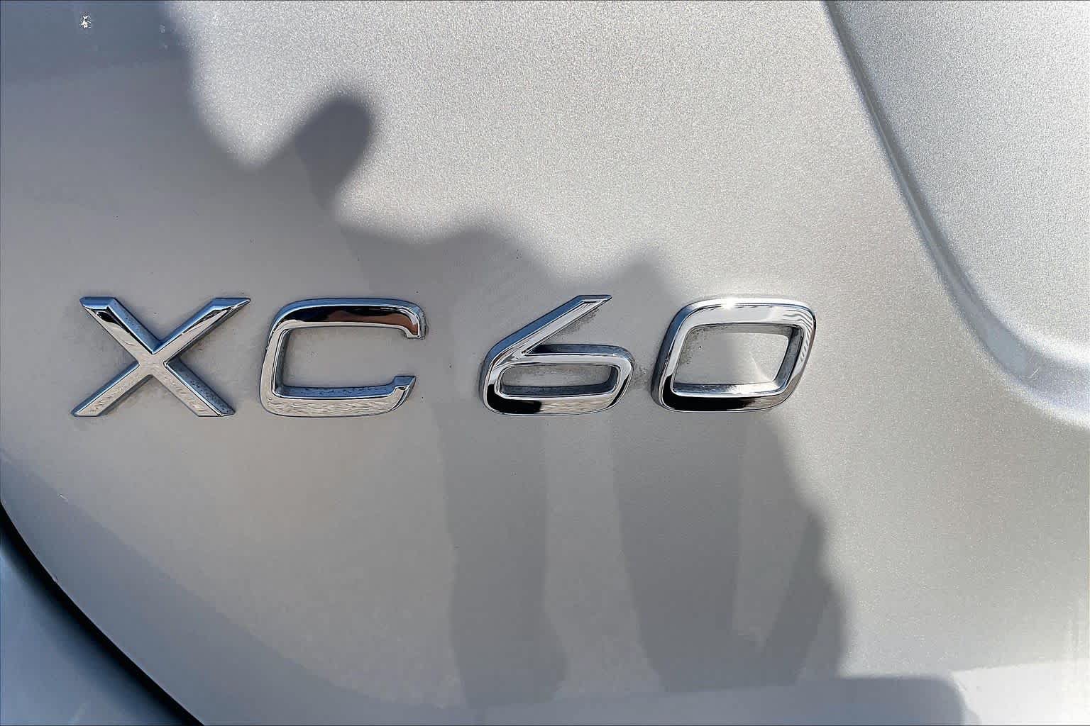 Used 2016 Volvo XC60 T6 w/ Proximity Package AWD/4WD image 31