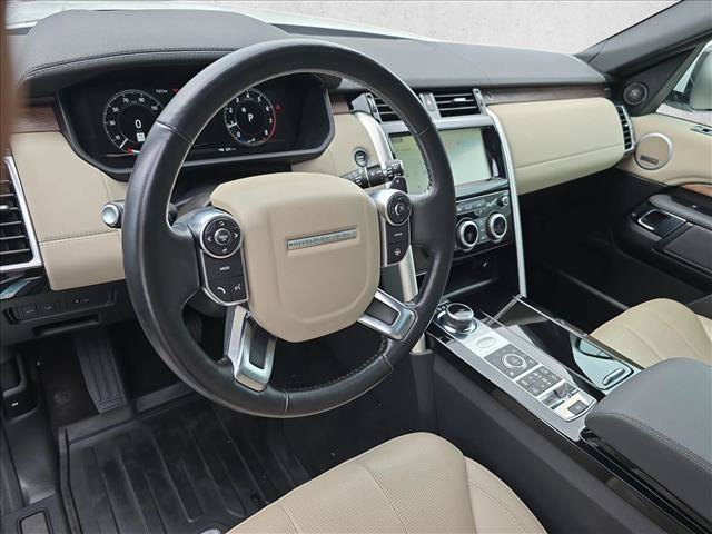 Used 2018 Land Rover Discovery HSE AWD/4WD image 17