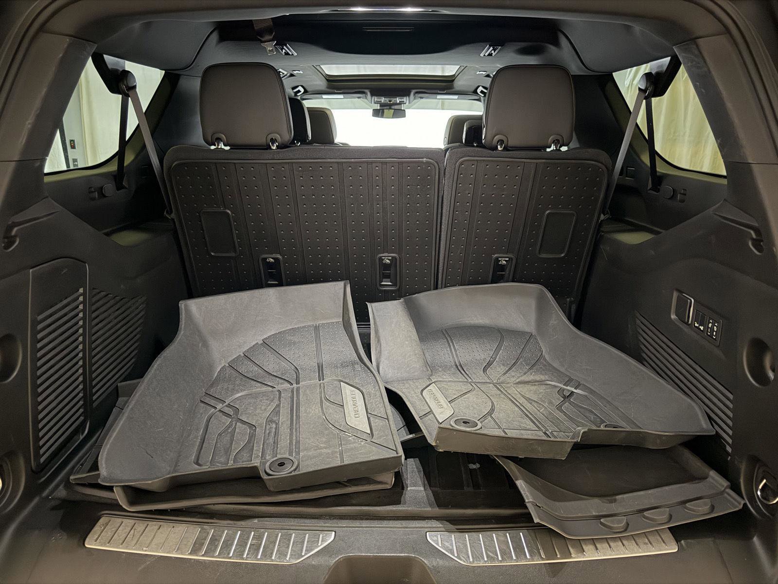 Used 2024 Chevrolet Suburban RST w/ Luxury Package image 28