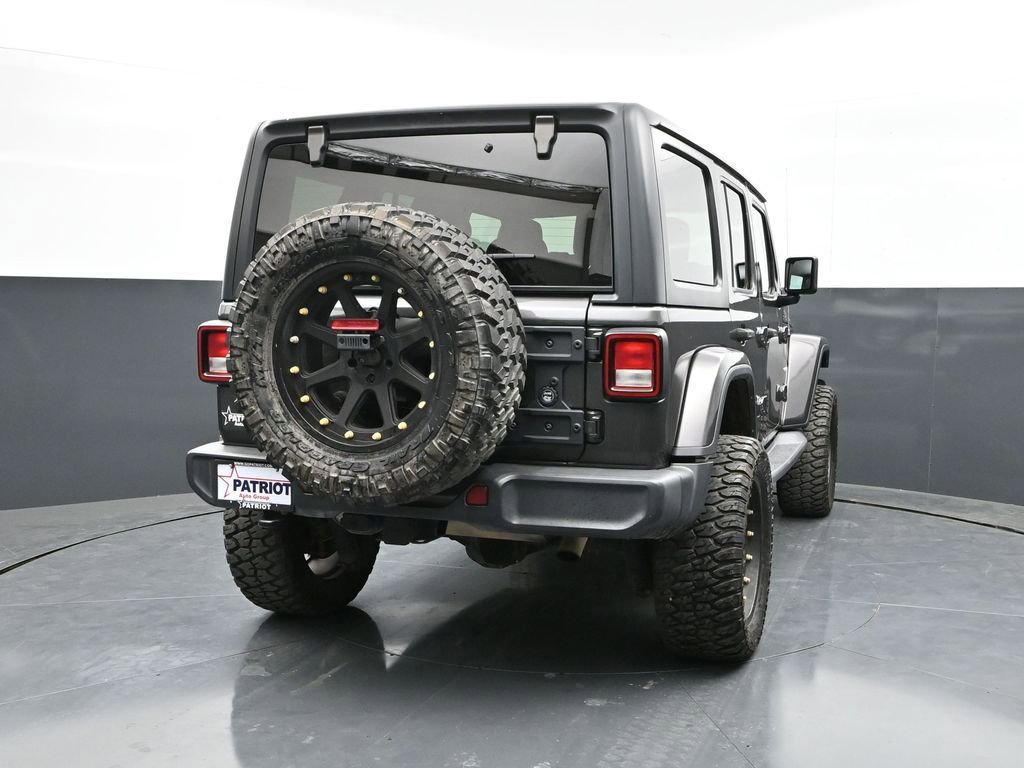 Used 2018 Jeep Wrangler Unlimited Sahara AWD/4WD image 2