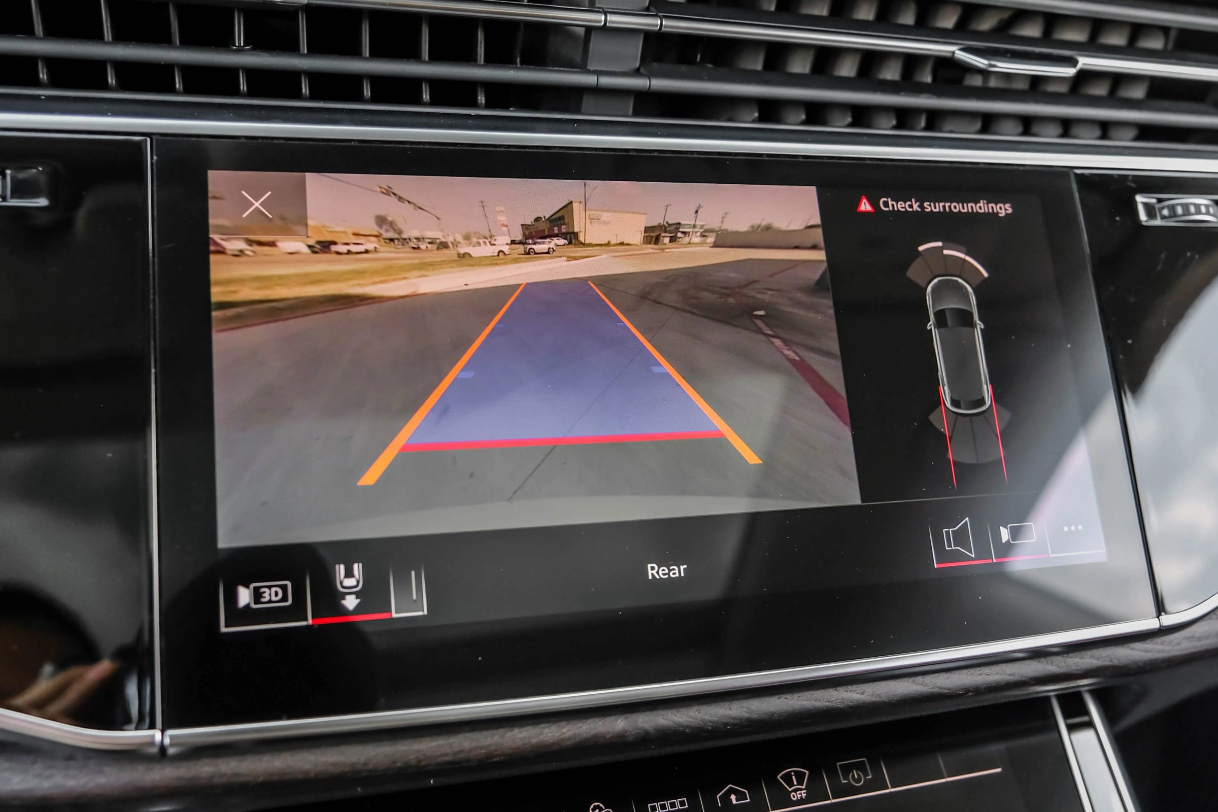 Used 2021 Audi Q8 Prestige w/ Prestige Package image 24