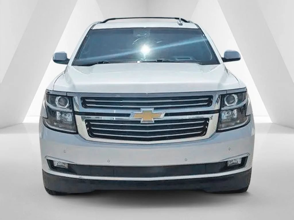 Used 2019 Chevrolet Suburban Premier w/ Premier Plus Edition AWD/4WD image 2