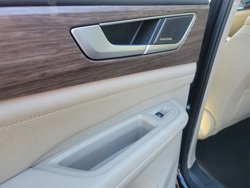 Used 2024 Volkswagen Atlas SEL Premium R-Line image 12