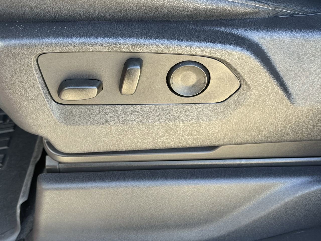 Used 2024 GMC Sierra 1500 SLT w/ SLT Premium Plus Package image 25