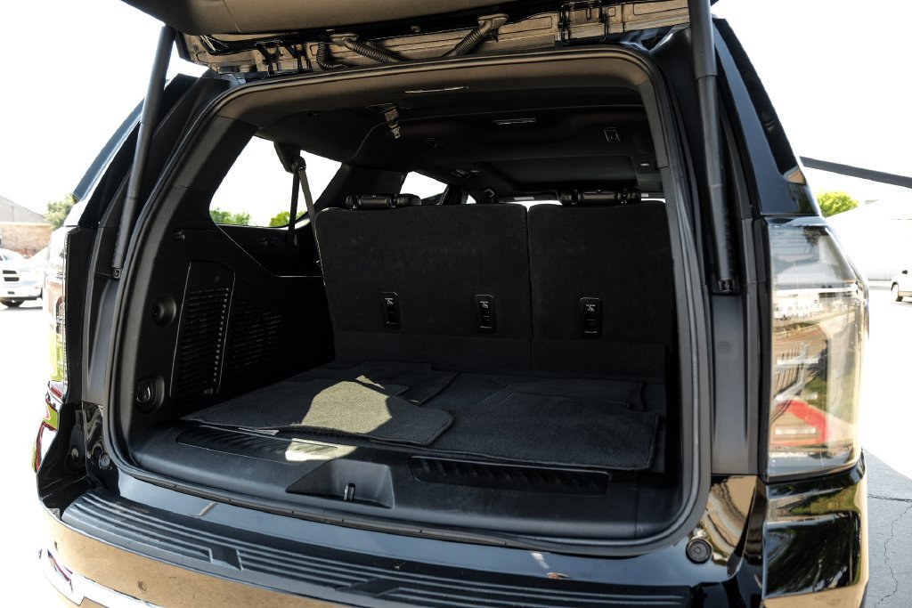 Used 2025 Chevrolet Suburban LT w/ Comfort Package RWD image 57