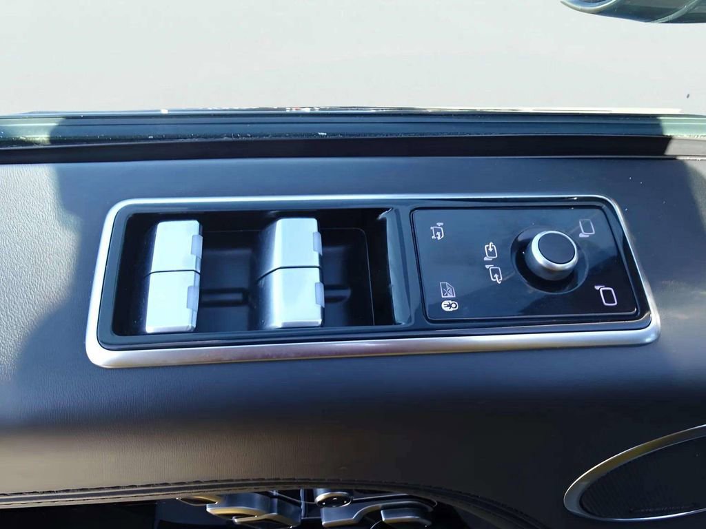 Used 2021 Land Rover Range Rover Autobiography Fifty Edition image 7