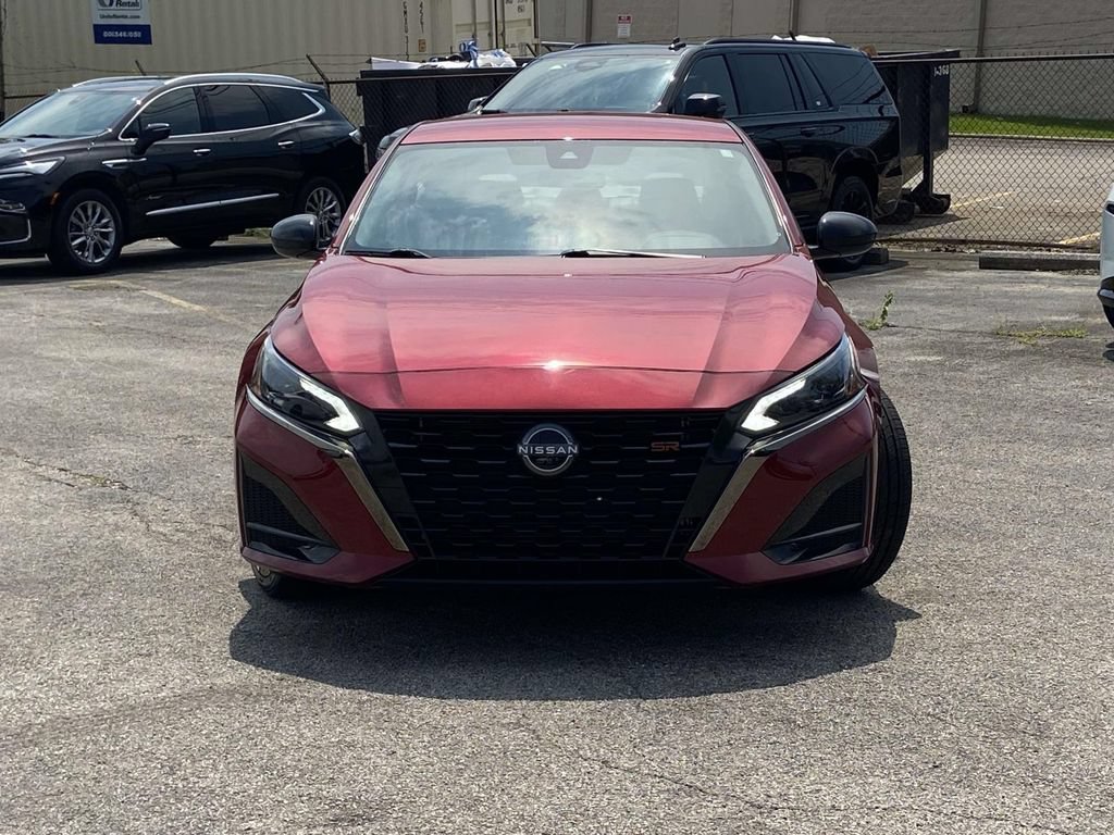 Used 2023 Nissan Altima 2.5 SR FWD image 3