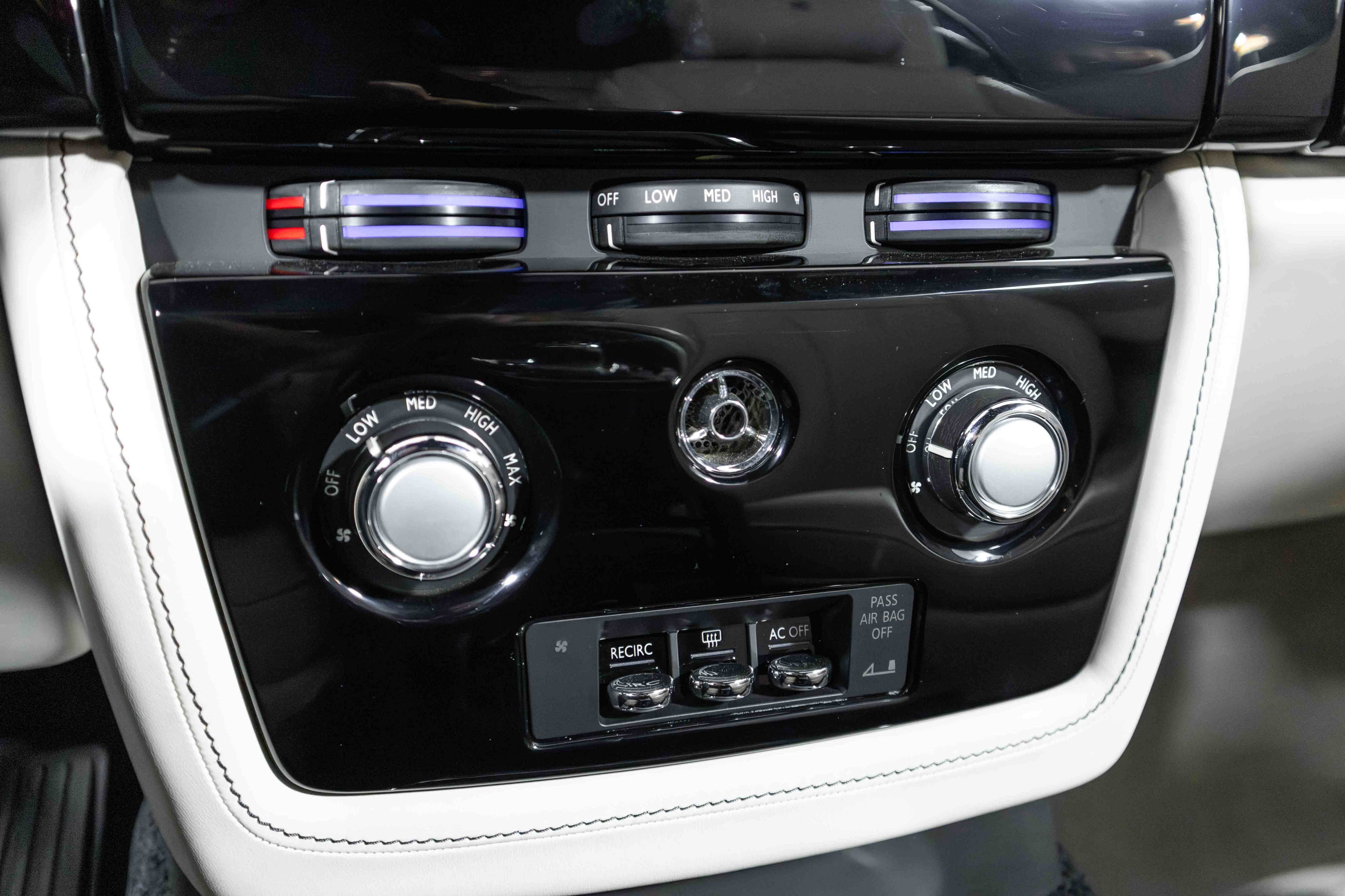 Used 2013 Rolls-Royce Phantom Drophead Coupe image 31