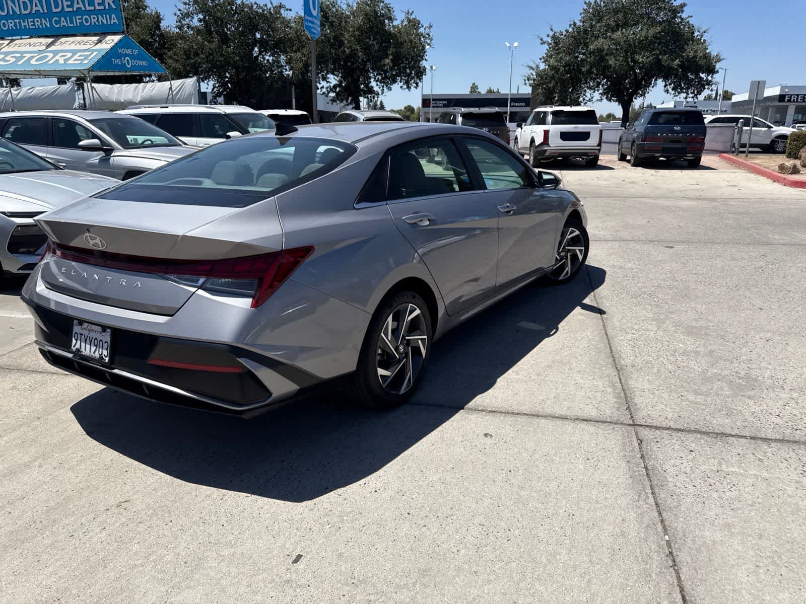 Used 2025 Hyundai Elantra SEL FWD image 5