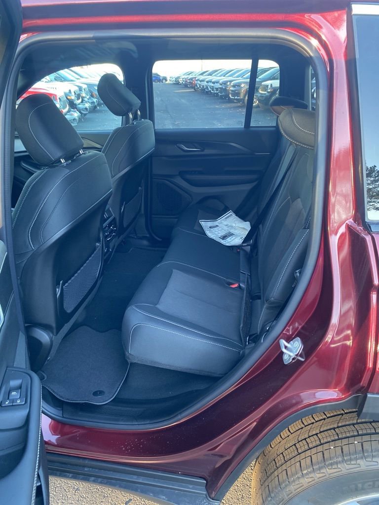 New 2025 Jeep Grand Cherokee Laredo X image 16