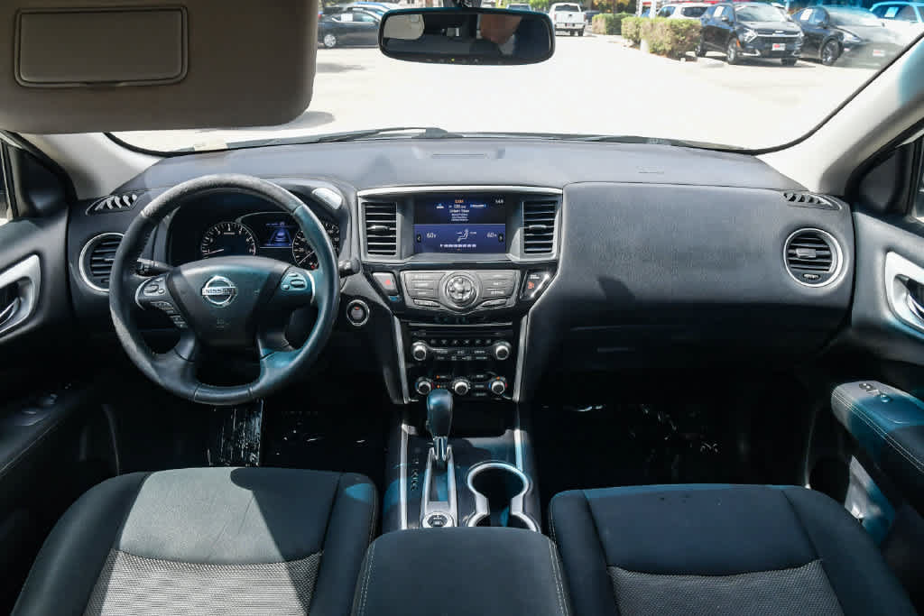 Used 2017 Nissan Pathfinder SV AWD/4WD image 14