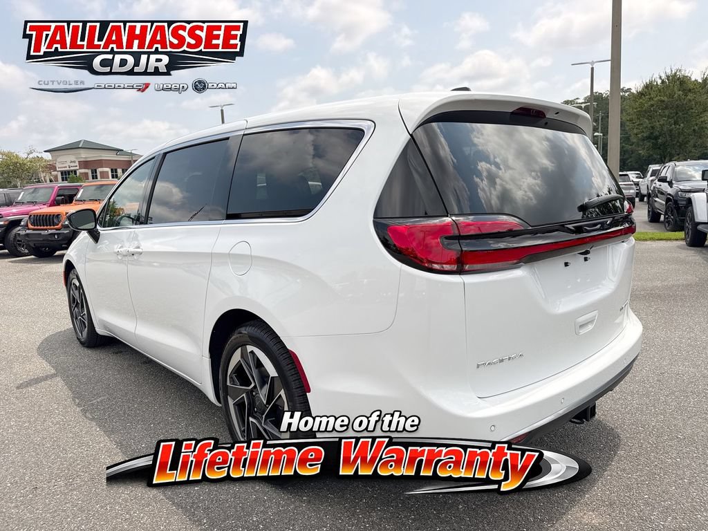 New 2027 Chrysler Pacifica Limited FWD image 7