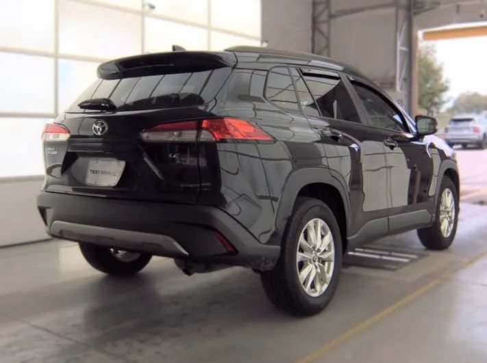 Used 2022 Toyota Corolla Cross LE FWD image 4