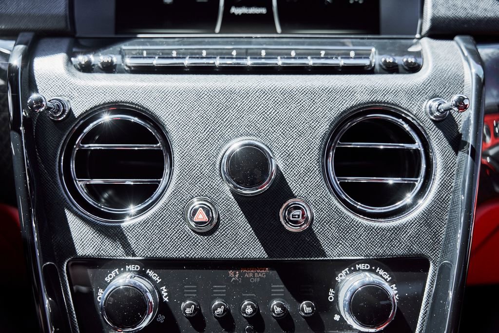 Used 2024 Rolls-Royce Cullinan Black Badge w/ Dark Exterior Package image 81