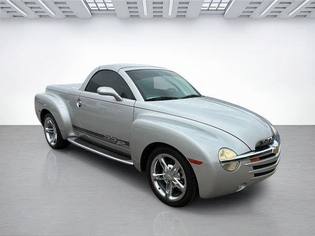 Used 2006 Chevrolet SSR w/ Preferred Equipment Group RWD image 2