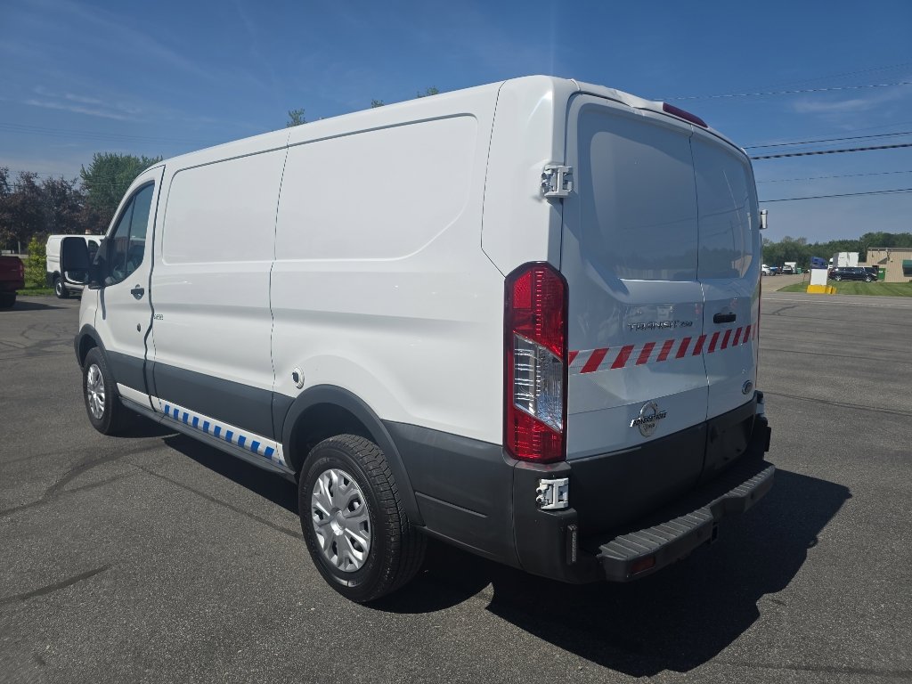 Used 2015 Ford Transit 250 130 Low Roof RWD image 4