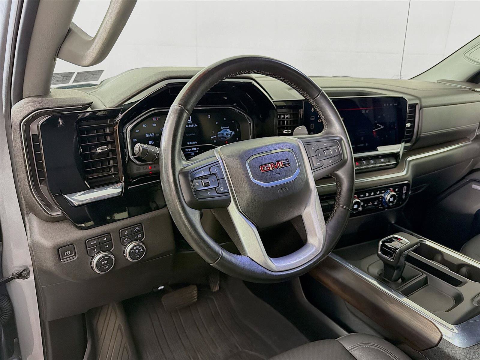 Used 2024 GMC Sierra 1500 SLT w/ SLT Premium Plus Package AWD/4WD image 16