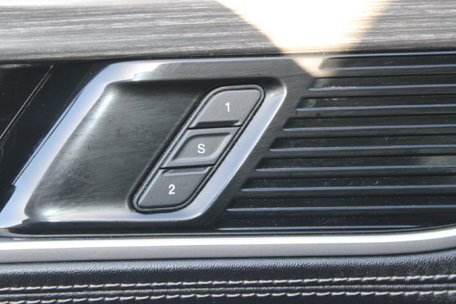 Used 2024 Jeep Wagoneer L Series II AWD/4WD image 12