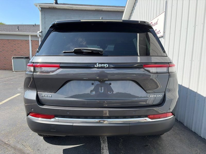 Used 2023 Jeep Grand Cherokee Laredo X AWD/4WD image 10