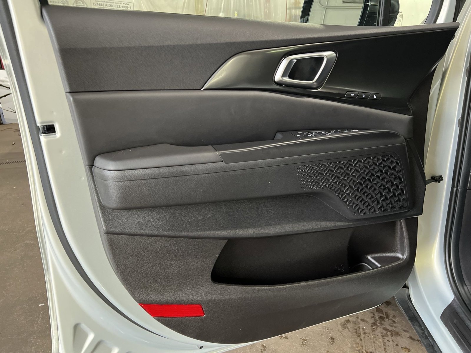 Used 2025 Kia Carnival SX FWD image 11