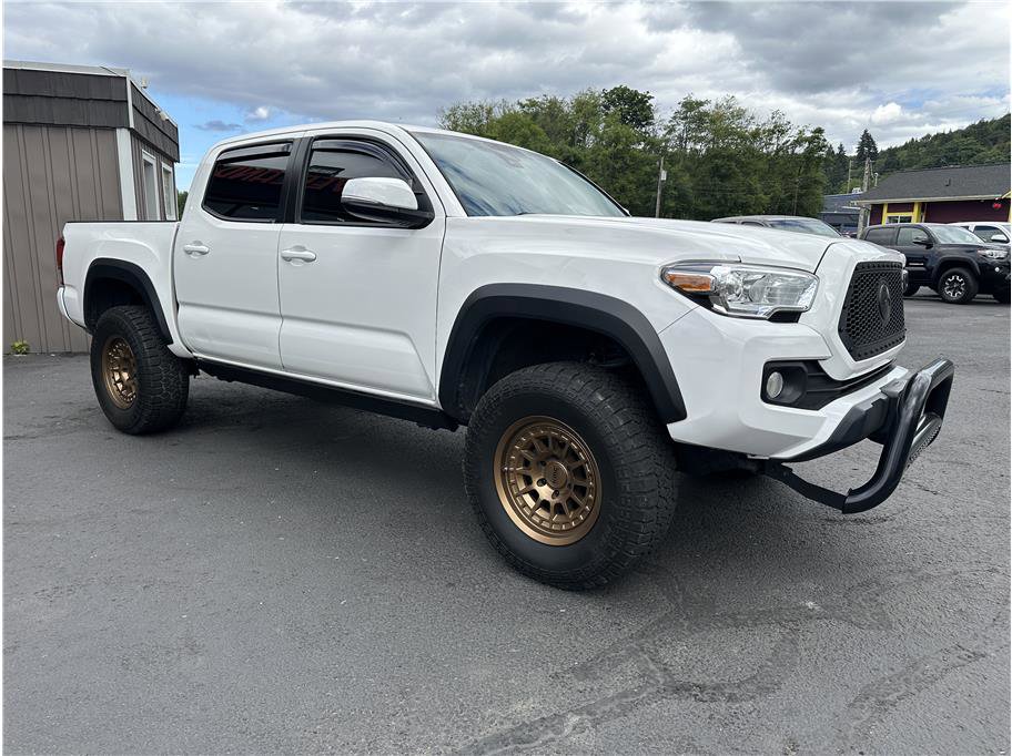 Used 2021 Toyota Tacoma SR5 w/ Trail Edition image 13