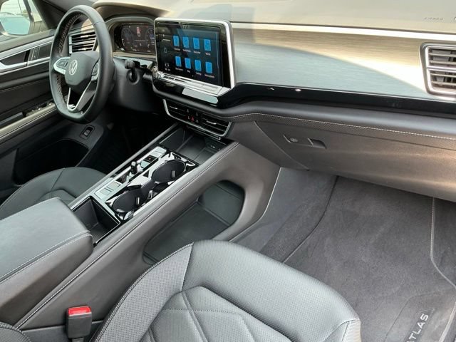Certified 2024 Volkswagen Atlas Cross Sport SE w/ Panoramic Sunroof Package FWD image 23