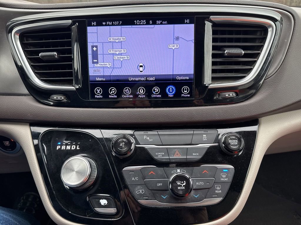 Used 2017 Chrysler Pacifica Touring-L Plus w/ Tire & Wheel Group image 27