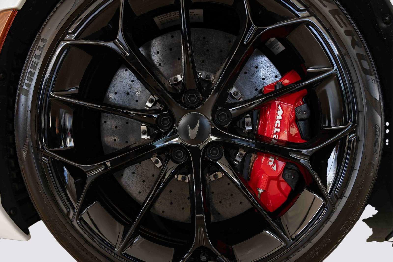 Used 2025 McLaren Artura Spider image 16