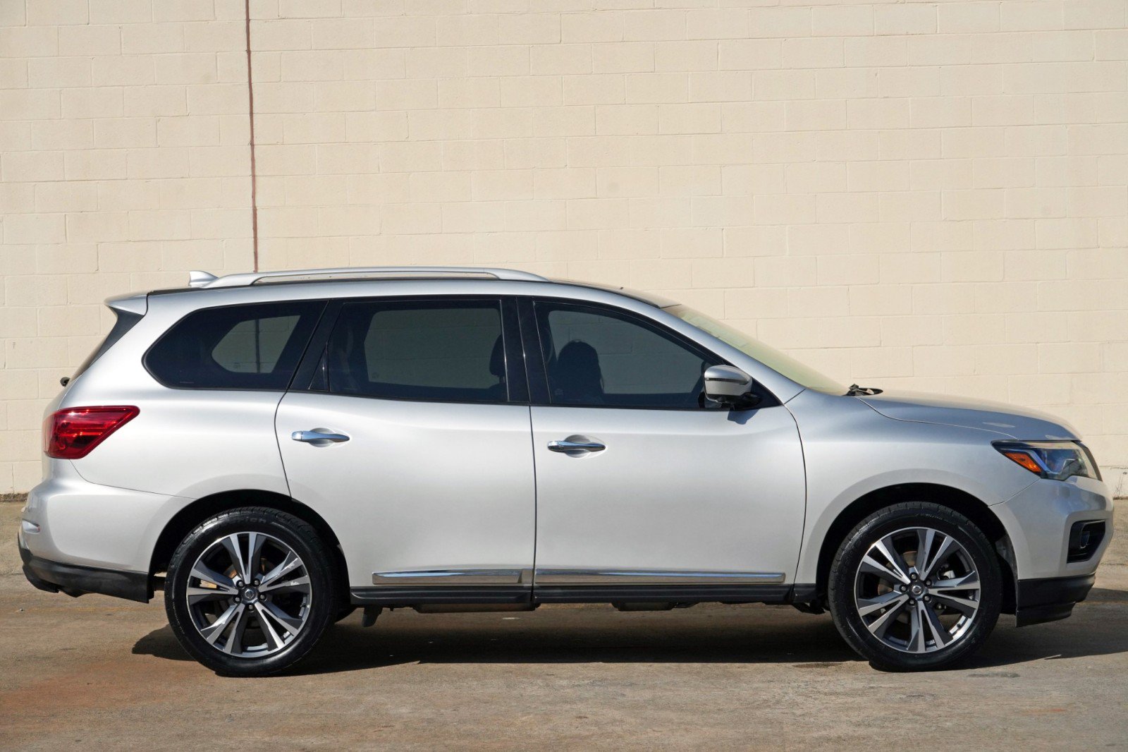 Used 2020 Nissan Pathfinder Platinum FWD image 52
