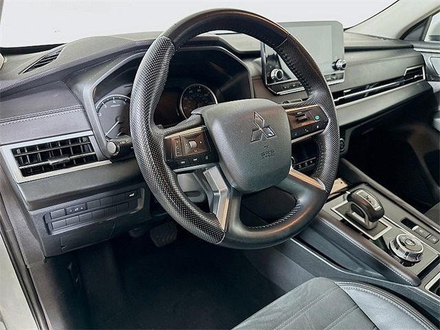 Used 2023 Mitsubishi Outlander SE image 9