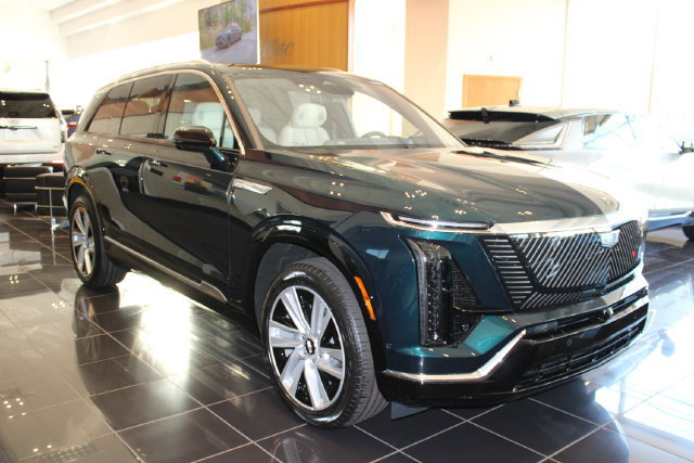 New 2027 Cadillac Vistiq Luxury AWD/4WD image 2