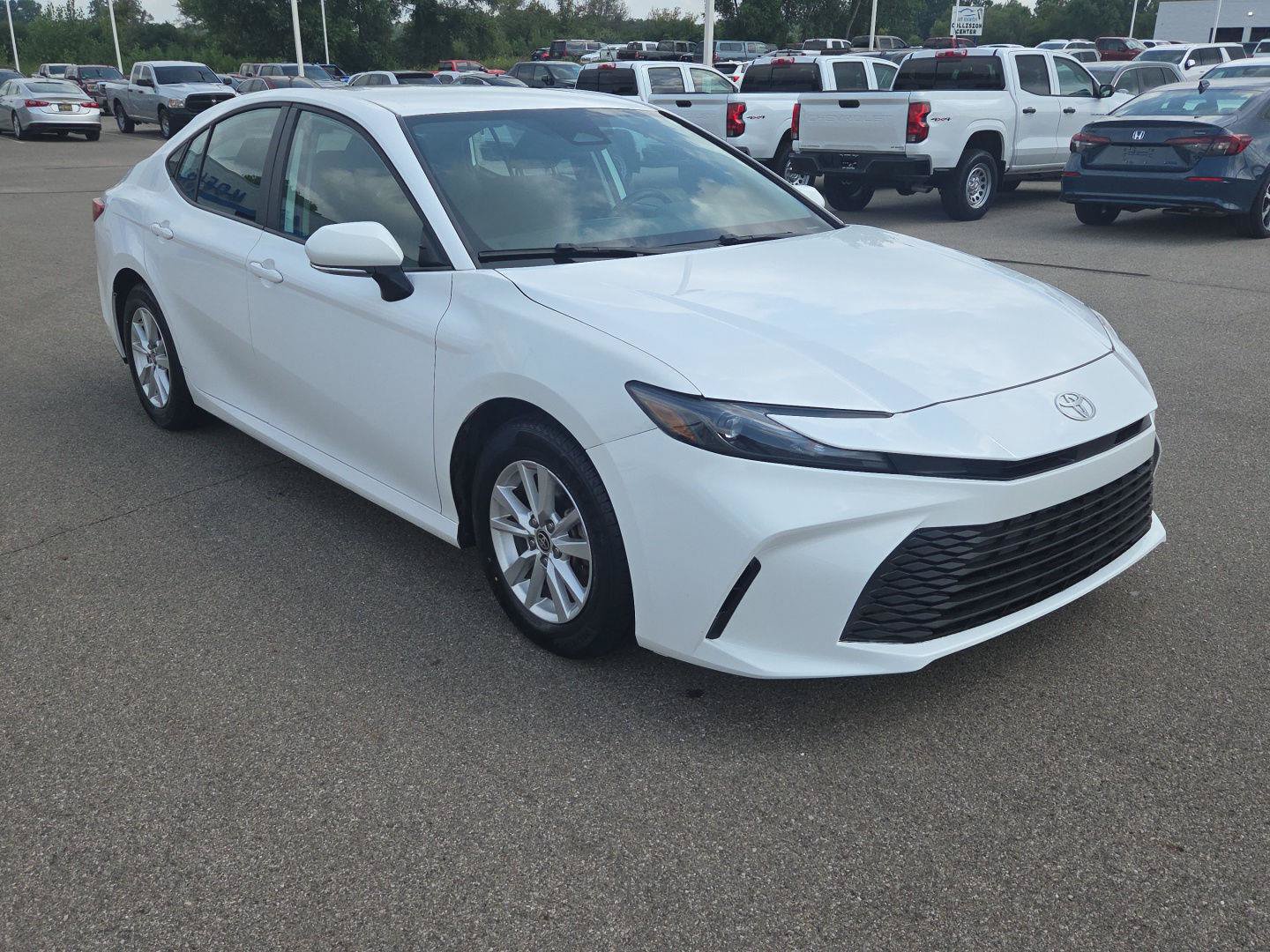 Used 2025 Toyota Camry LE FWD image 8