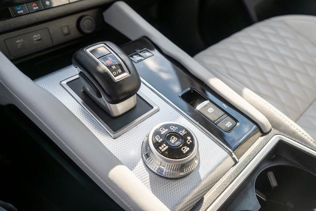 Used 2023 Mitsubishi Outlander 4WD Plug-In Hybrid image 38