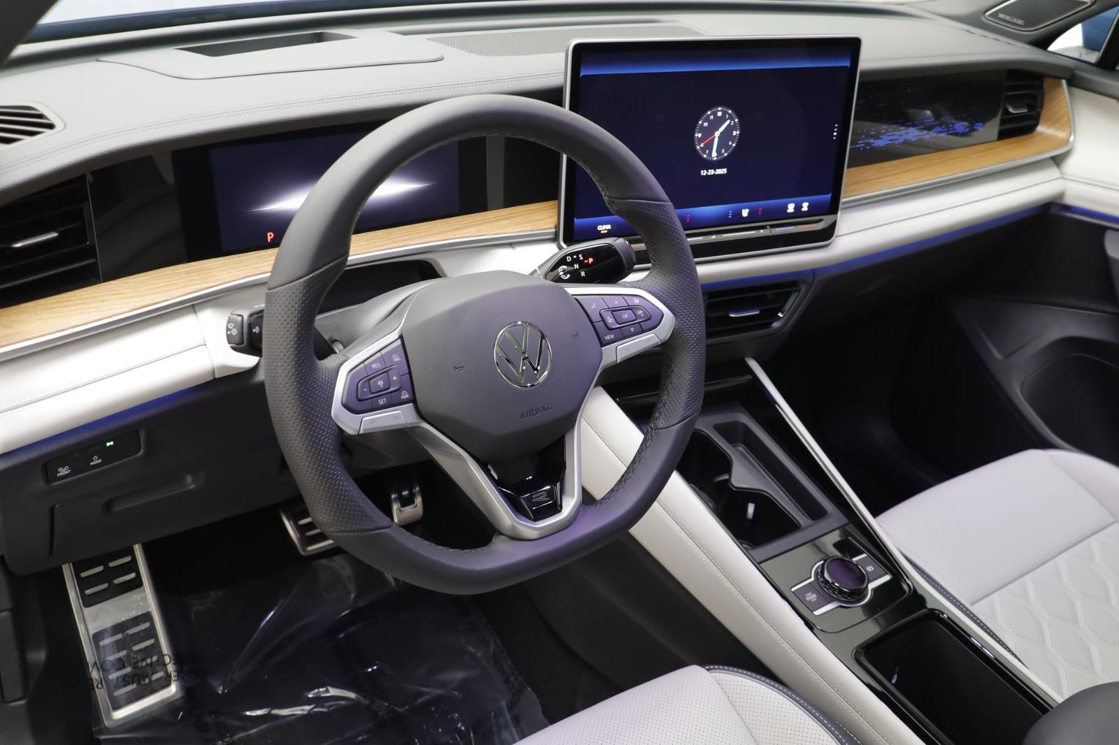 New 2026 Volkswagen Tiguan SEL R-Line image 6