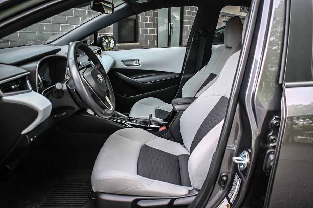 Used 2021 Toyota Corolla SE w/ SE Preferred Package FWD image 8