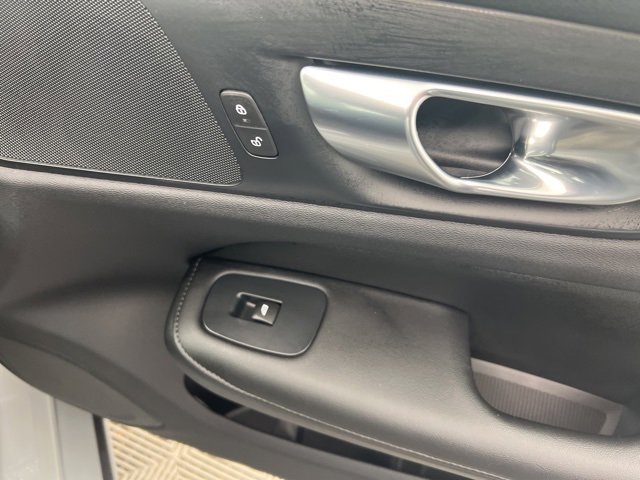 Used 2025 Volvo S60 B5 Core image 24
