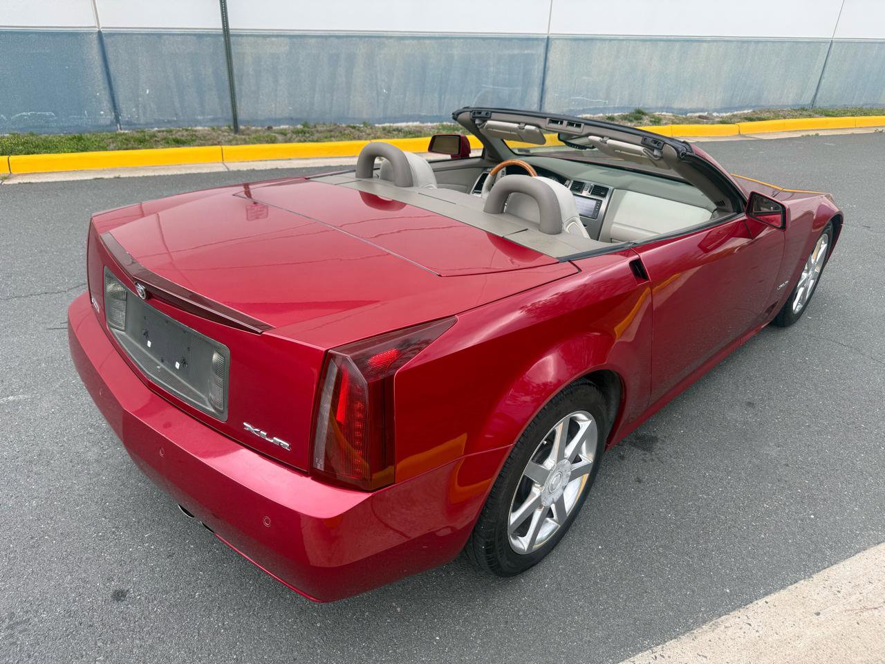 Used 2004 Cadillac XLR RWD image 4