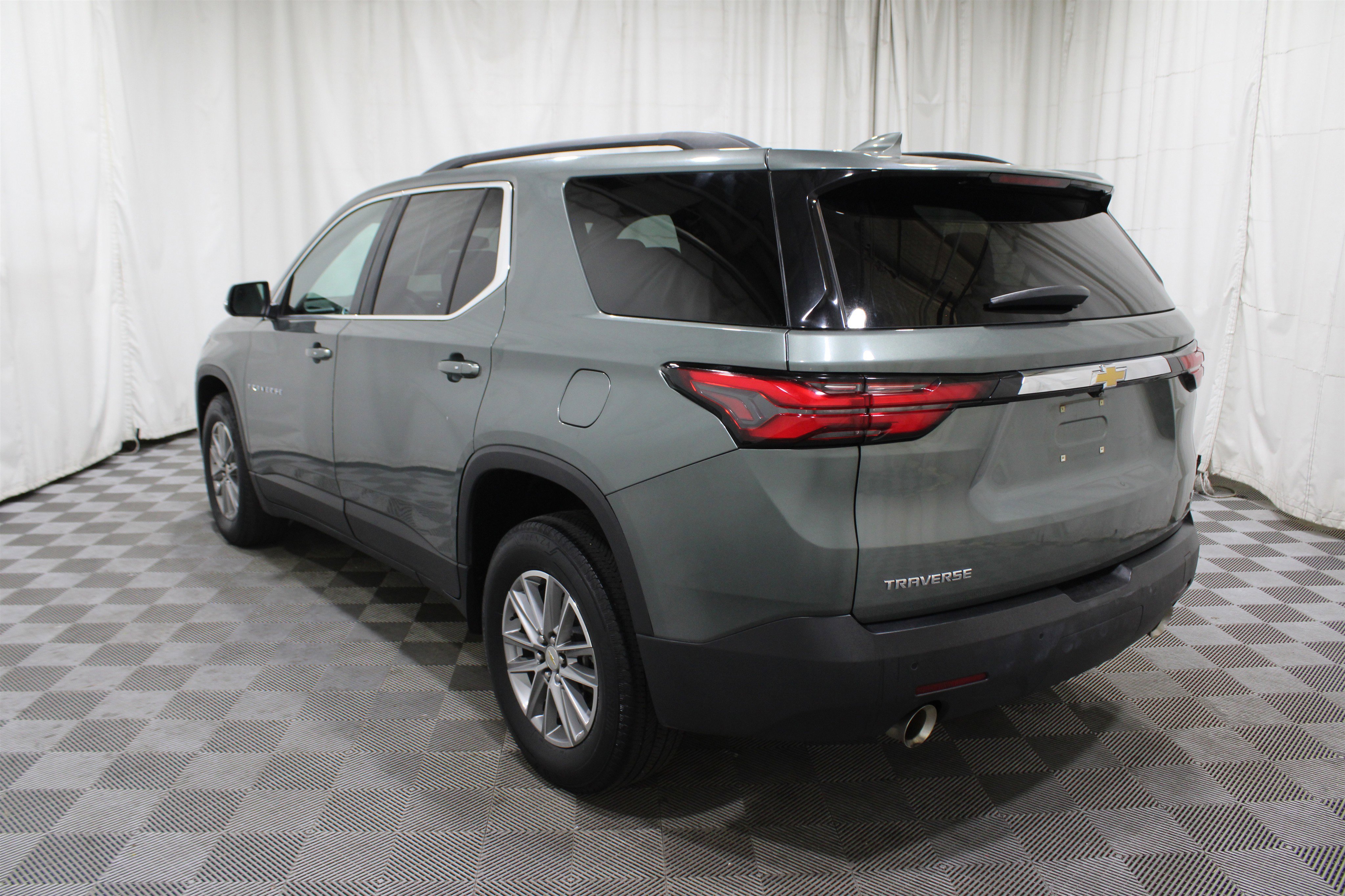 Used 2023 Chevrolet Traverse LT image 38