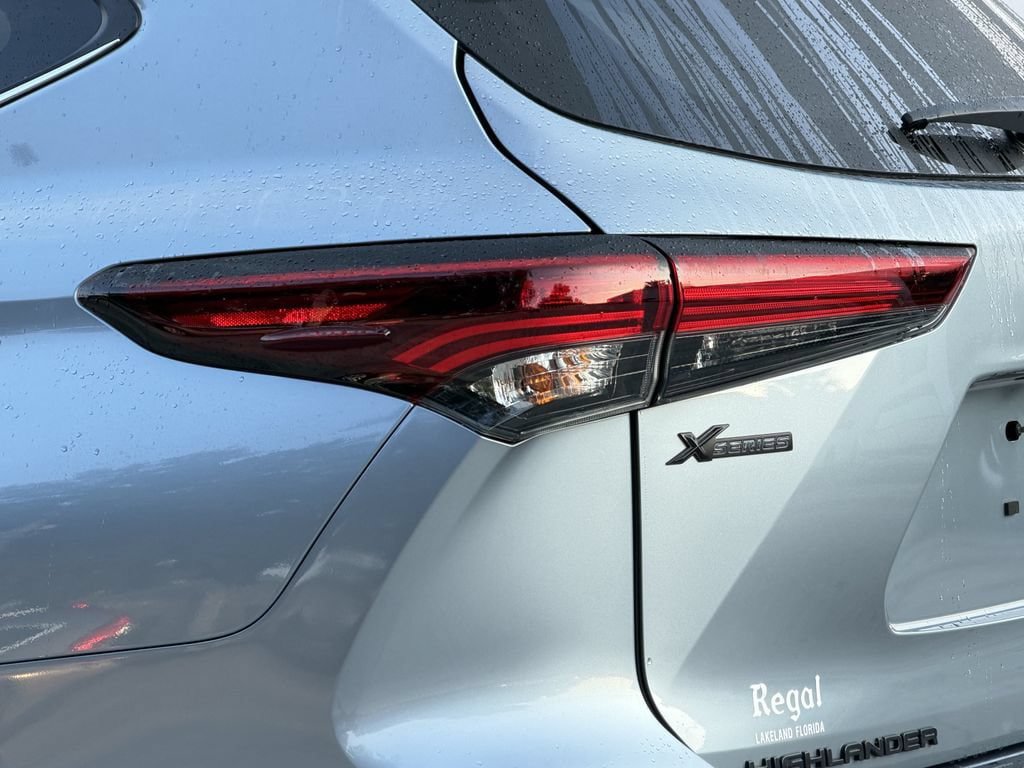 Used 2024 Toyota Highlander XLE FWD image 8
