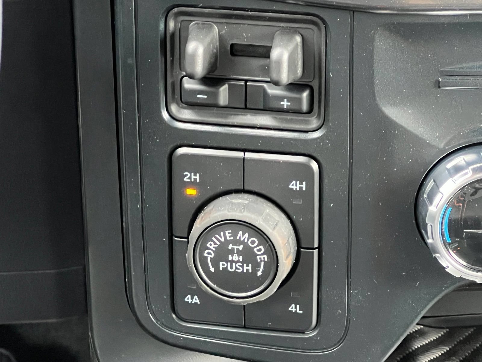 Used 2025 Ford F150 Raptor AWD/4WD image 25