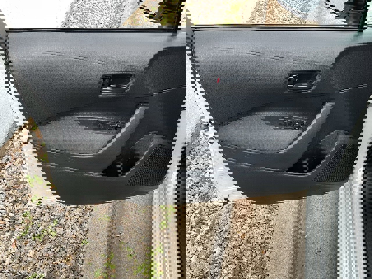 Used 2025 Toyota Corolla LE image 12