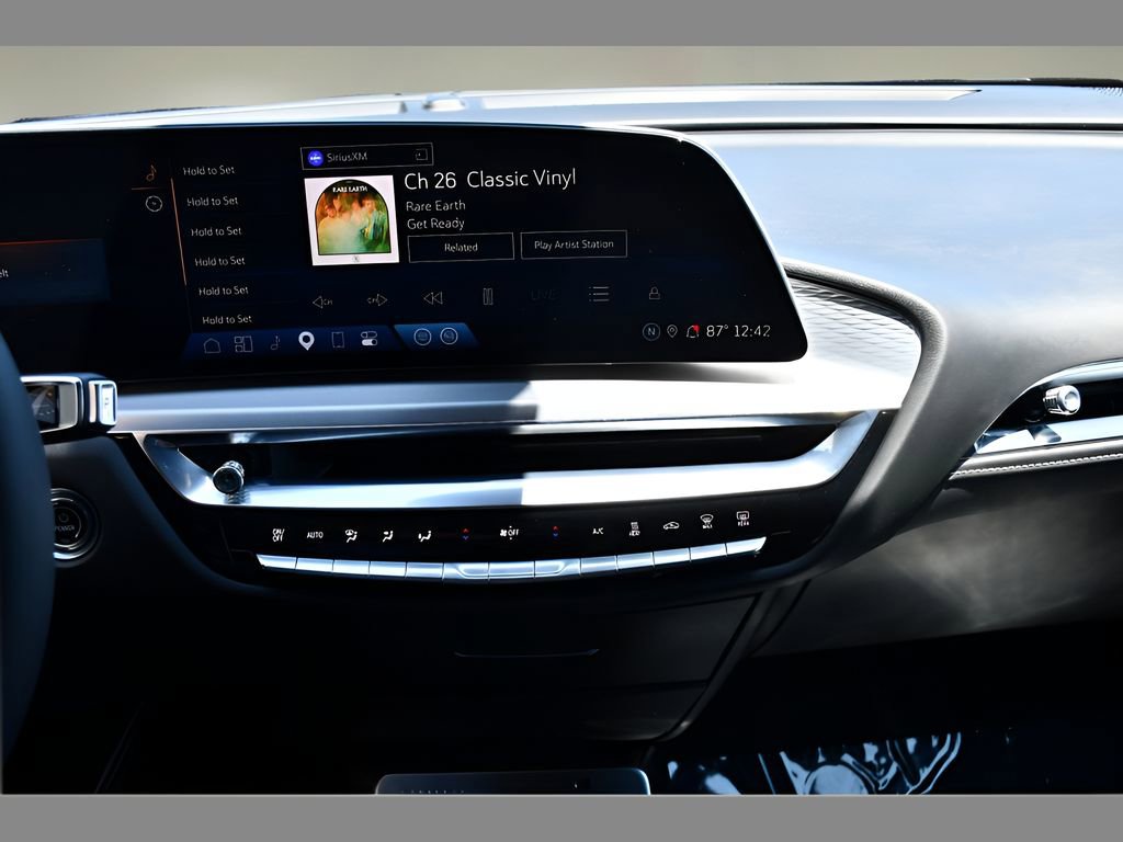 Certified 2024 Cadillac Lyriq Luxury AWD/4WD image 18
