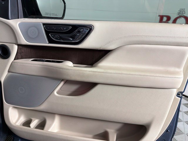 Used 2018 Lincoln Navigator Reserve w/ Technology Package AWD/4WD image 35