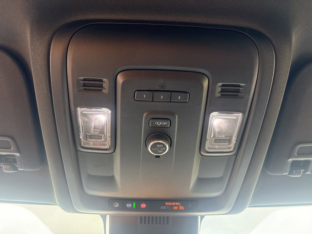 Used 2024 GMC Yukon XL SLT AWD/4WD image 28