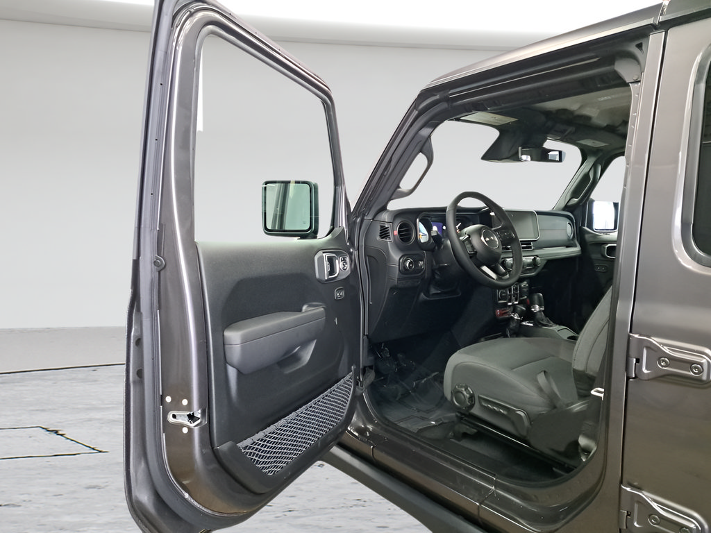 New 2026 Jeep Wrangler Unlimited Rubicon w/ Technology Group AWD/4WD image 9