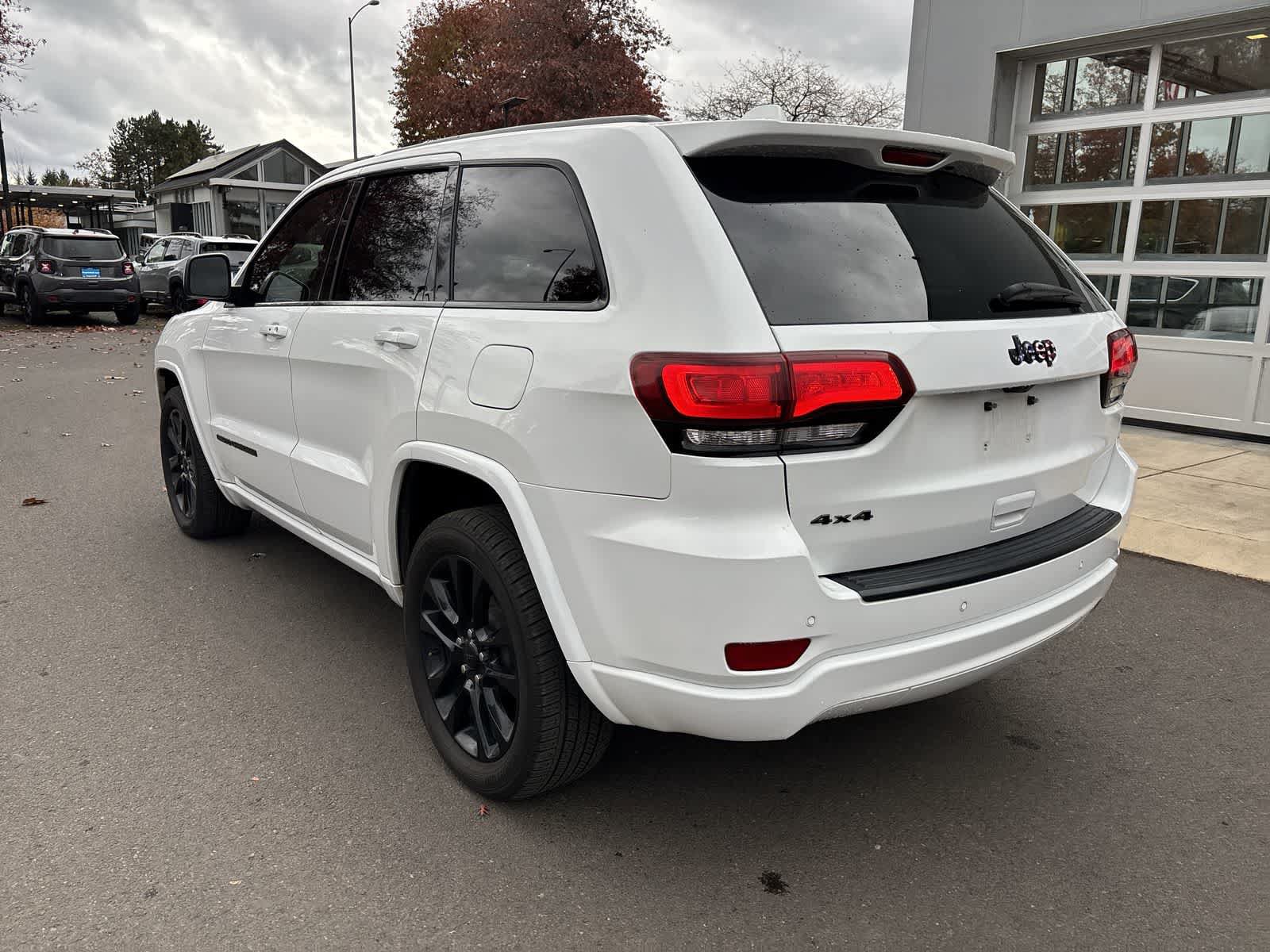 Certified 2020 Jeep Grand Cherokee Altitude AWD/4WD image 3