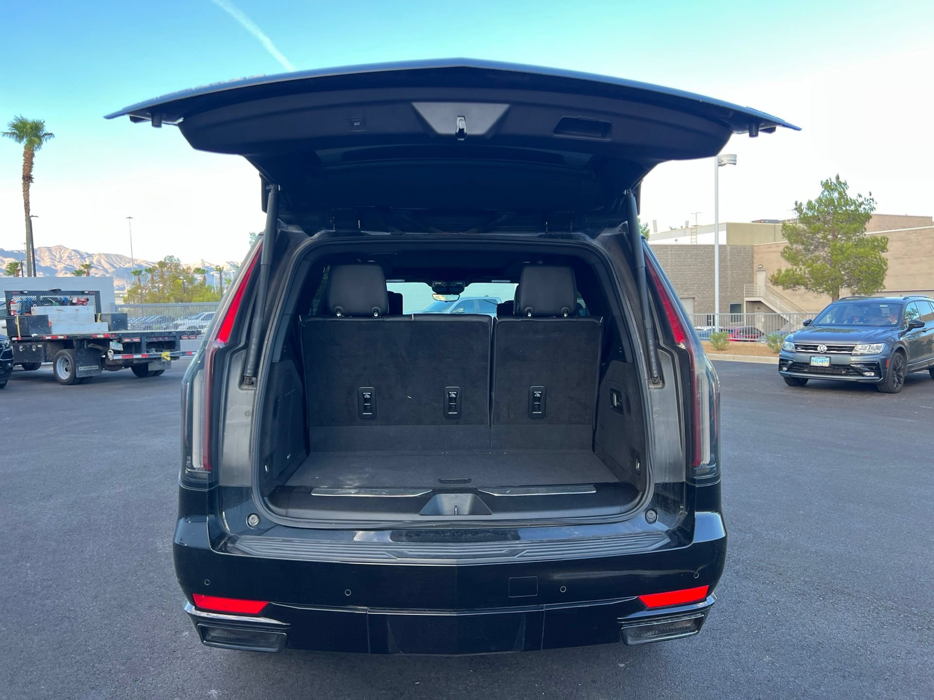 Used 2023 Cadillac Escalade Sport AWD/4WD image 16